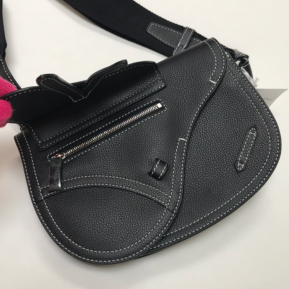 ✨BRAND NEW ✨💯% AUTHENTIC DIOR SADDLE MASSAGER BAG ( UNISEX ) - Picture 4 of 9